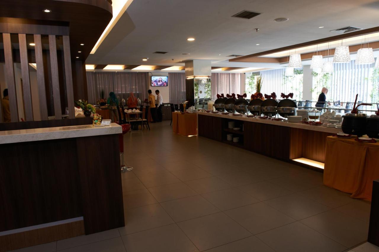 Winstar Hotel Пеканбару Экстерьер фото