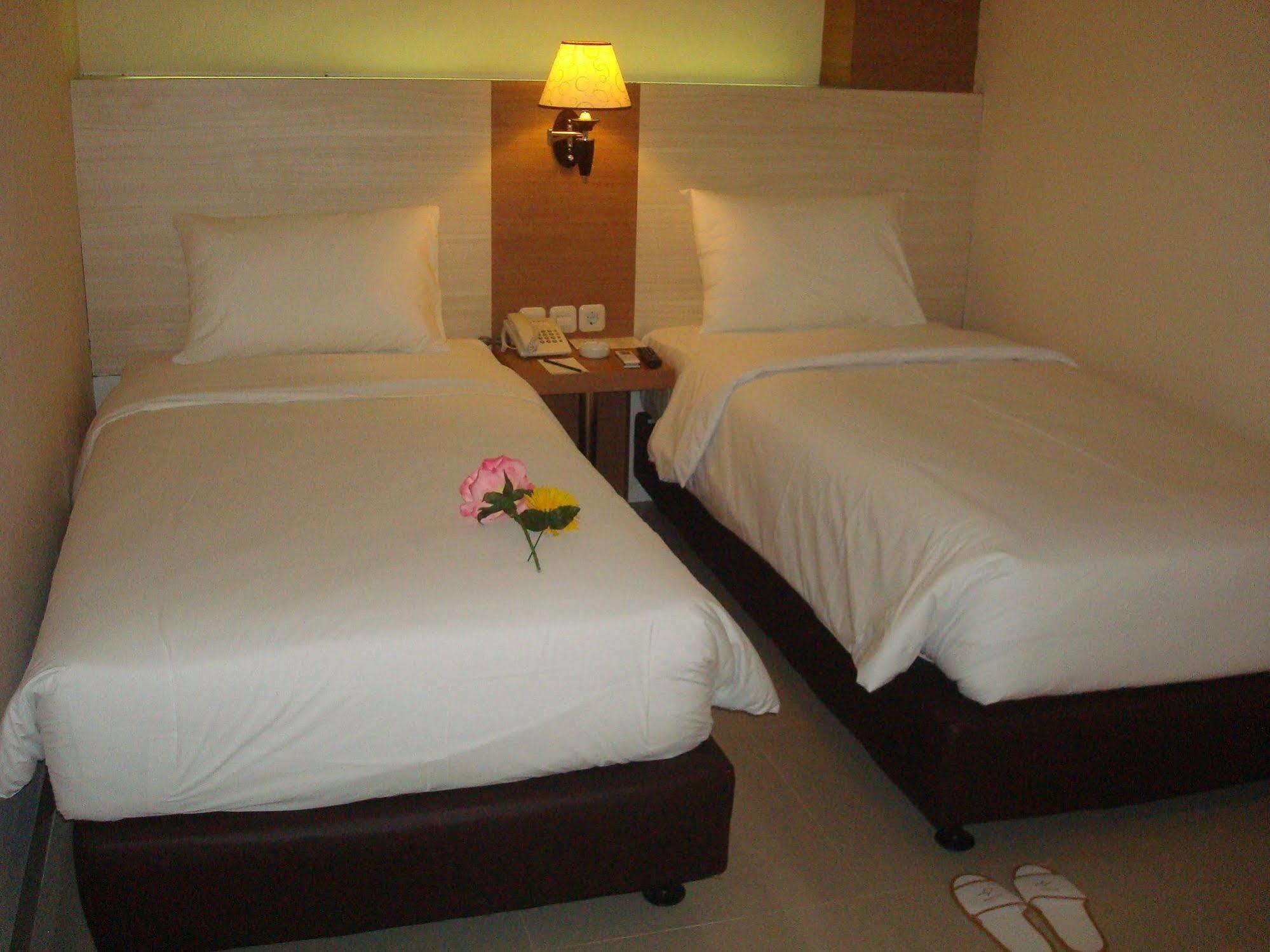Winstar Hotel Пеканбару Экстерьер фото