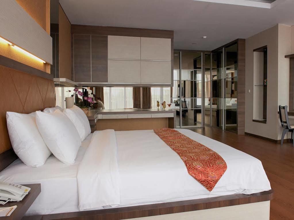 Winstar Hotel Пеканбару Экстерьер фото